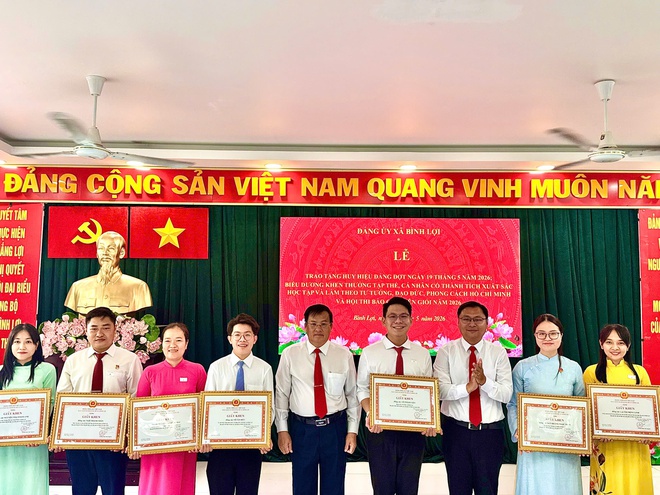 X&atilde; B&igrave;nh Lợi, TPHCM: T&ocirc;n vinh đảng vi&ecirc;n ti&ecirc;u biểu, lan tỏa học tập v&agrave; l&agrave;m theo B&aacute;c - Ảnh 3.