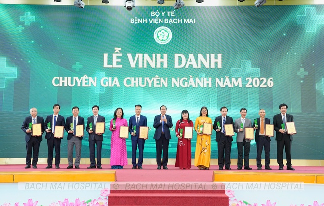 Lần đầu một bệnh viện vinh danh 329 chuy&ecirc;n gia, b&aacute;c sĩ - Ảnh 9.