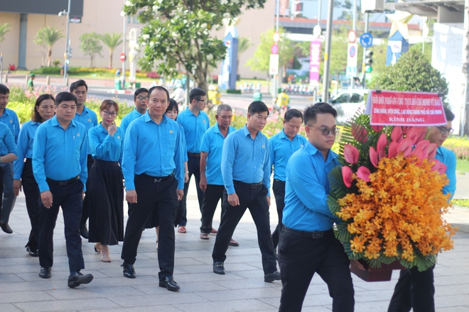 Cán bộ Công đoàn, CNVC-LĐ TPHCM dâng hoa tưởng nhớ Chủ tịch Hồ Chí Minh - Ảnh 5.