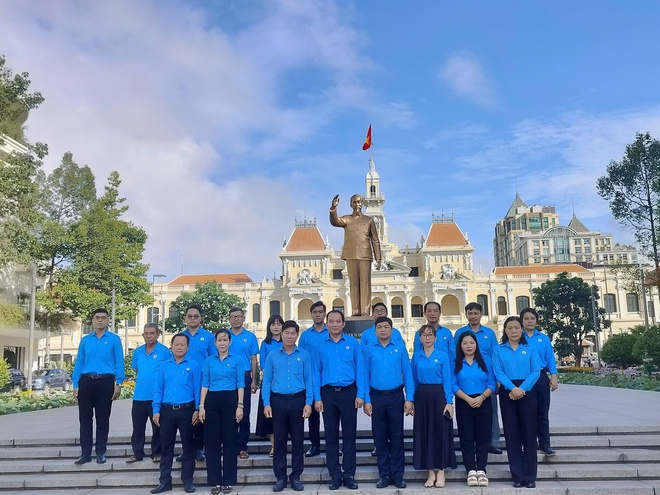 Cán bộ Công đoàn, CNVC-LĐ TPHCM dâng hoa tưởng nhớ Chủ tịch Hồ Chí Minh - Ảnh 4.