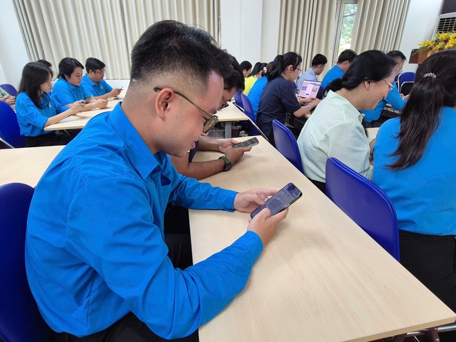 LĐLĐ TPHCM khai mạc H&ocirc;̣i thi trực tuy&ecirc;́n "Tự hào giai c&acirc;́p c&ocirc;ng nh&acirc;n, C&ocirc;ng đoàn vững mạnh" - Ảnh 4.