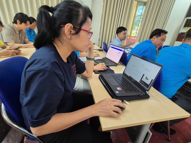 LĐLĐ TPHCM khai mạc H&ocirc;̣i thi trực tuy&ecirc;́n "Tự hào giai c&acirc;́p c&ocirc;ng nh&acirc;n, C&ocirc;ng đoàn vững mạnh" - Ảnh 5.