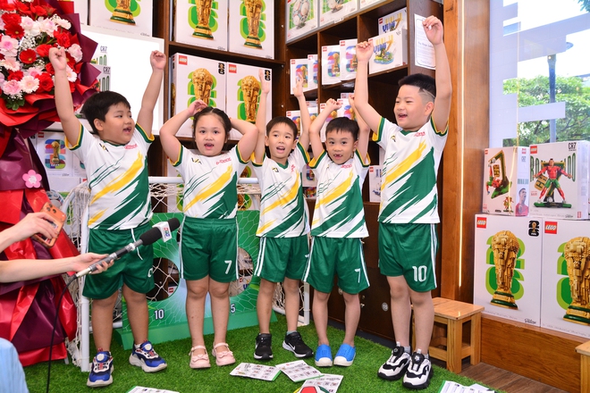 FIFA World Cup 2026&trade; tại FAHASA  - Ảnh 2.