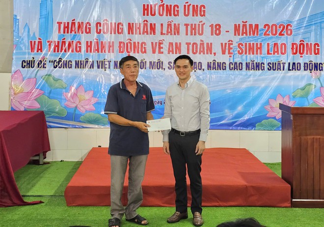 Chăm lo ý nghĩa cho công nhân và con lao động khó khăn - Ảnh 4.