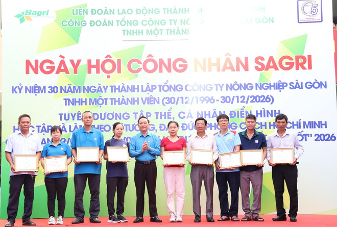  Trao quà, mở phiên chợ ưu đãi cho đoàn viên, người lao động - Ảnh 9.