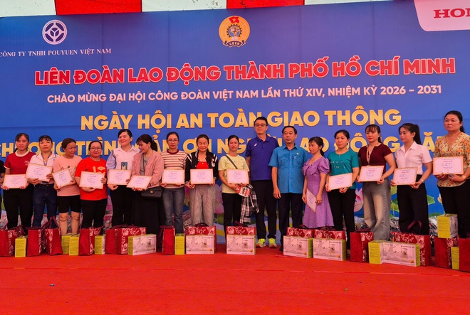 Một doanh nghiệp tặng 1.346 chỉ v&agrave;ng cho người lao động - Ảnh 3.