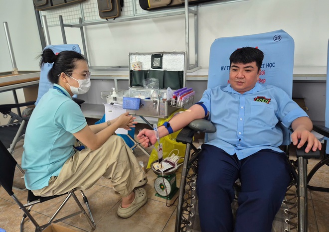 &Yacute; nghĩa chương tr&igrave;nh hiến m&aacute;u t&igrave;nh nguyện "Trao giọt m&aacute;u- gửi sức khỏe- lan tỏa y&ecirc;u thương" - Ảnh 2.