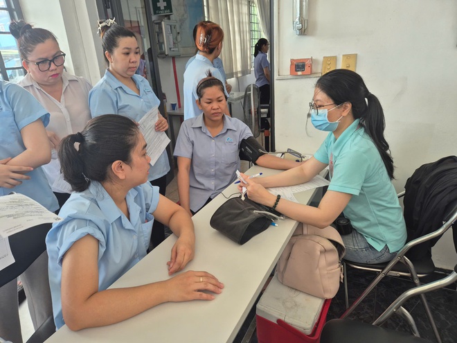 &Yacute; nghĩa chương tr&igrave;nh hiến m&aacute;u t&igrave;nh nguyện "Trao giọt m&aacute;u- gửi sức khỏe- lan tỏa y&ecirc;u thương" - Ảnh 3.