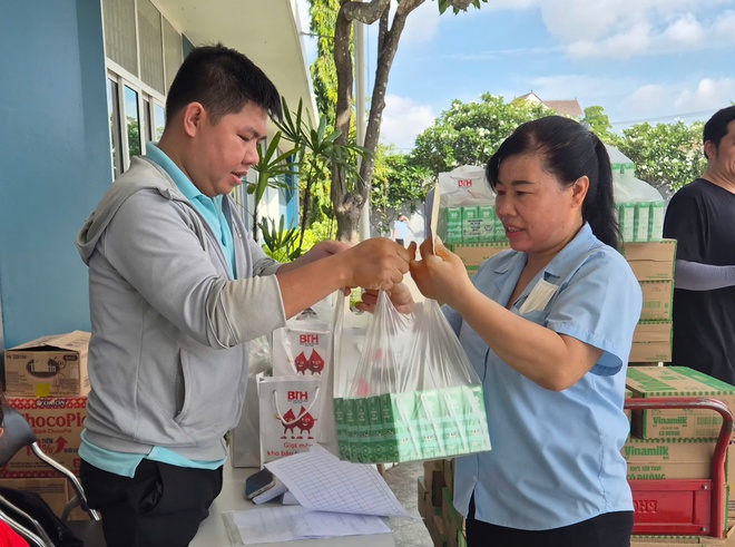 &Yacute; nghĩa chương tr&igrave;nh hiến m&aacute;u t&igrave;nh nguyện "Trao giọt m&aacute;u- gửi sức khỏe- lan tỏa y&ecirc;u thương" - Ảnh 4.