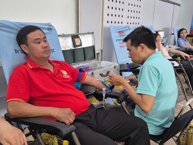 &Yacute; nghĩa chương tr&igrave;nh hiến m&aacute;u t&igrave;nh nguyện "Trao giọt m&aacute;u- gửi sức khỏe- lan tỏa y&ecirc;u thương" - Ảnh 5.
