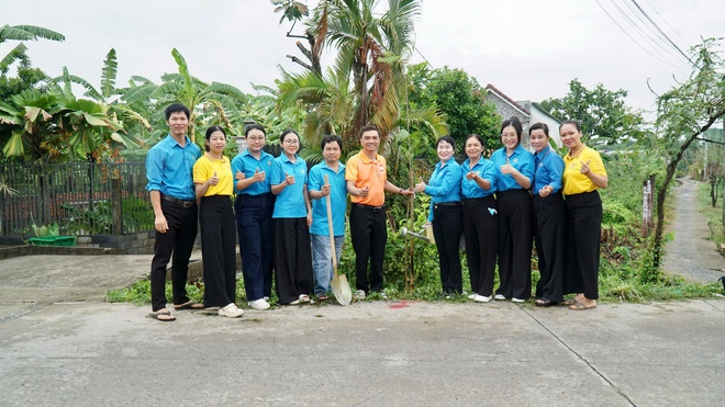 X&atilde; B&igrave;nh Ch&aacute;nh, TPHCM: Người d&acirc;n h&agrave;o hứng hưởng ứng Tết trồng c&acirc;y - Ảnh 8.