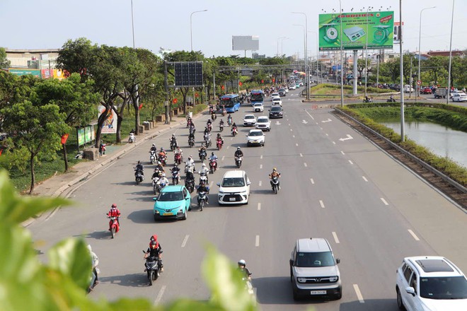 Ng&agrave;y nghỉ lễ cuối, cửa ng&otilde; TPHCM  - Ảnh 7.