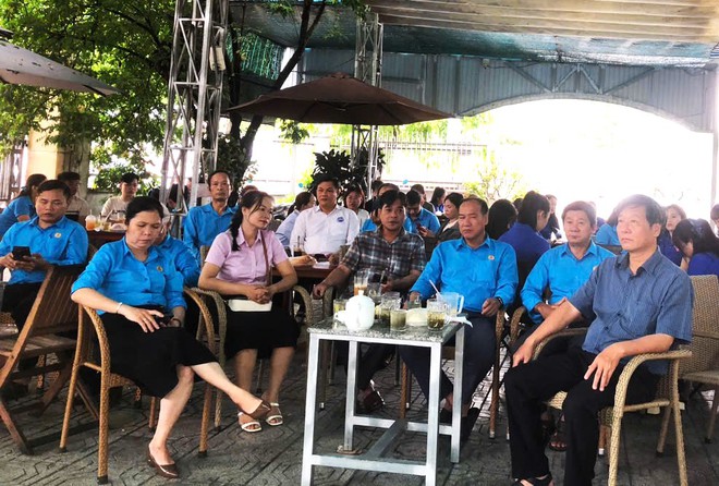 Người lao động giãi bày tâm tư khi cà phê cùng lãnh đạo xã Nhuận Đức - Ảnh 3.