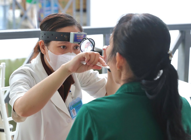 LĐLĐ TPHCM phát động chương trình chăm sóc sức khỏe cho 1 triệu đoàn viên, lao động - Ảnh 7.