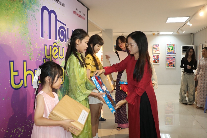 Triển lãm Mỹ thuật thiếu nhi "Màu yêu thương 03" - Ảnh 27.