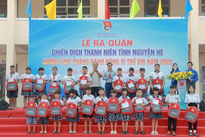 Tây Ninh ra quân Chiến dịch Thanh niên tình nguyện hè với nguồn lực hơn 6 tỉ đồng - Ảnh 12.