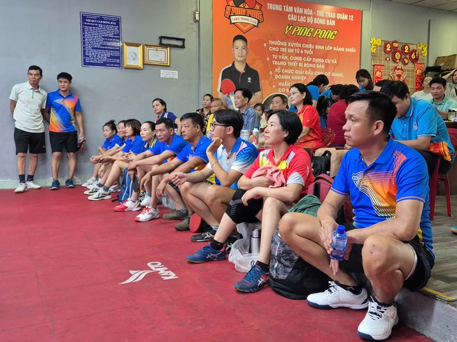 Sôi nổi giải bóng bàn CNVC-LĐ phường Trung Mỹ Tây - Ảnh 4.