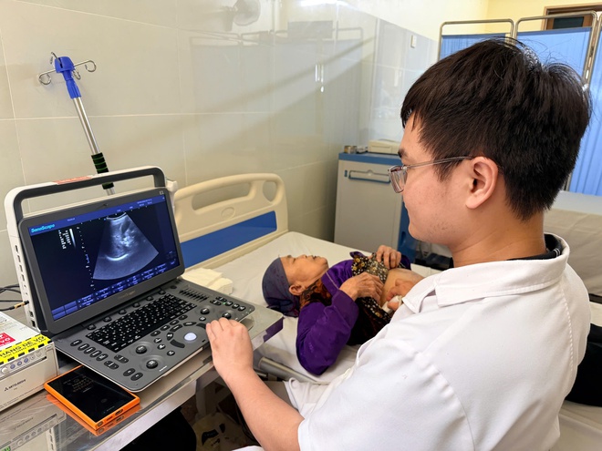 B&aacute;c sĩ tuyến trung ương về x&atilde; kh&aacute;m miễn ph&iacute; cho người c&oacute; c&ocirc;ng - Ảnh 7.