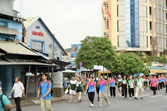 Phường Chợ Lớn ph&aacute;t động Th&aacute;ng C&ocirc;ng nh&acirc;n, tiếp nhận hơn 1,3 tỉ đồng cho Quỹ &ldquo;V&igrave; người ngh&egrave;o&rdquo; - Ảnh 6.