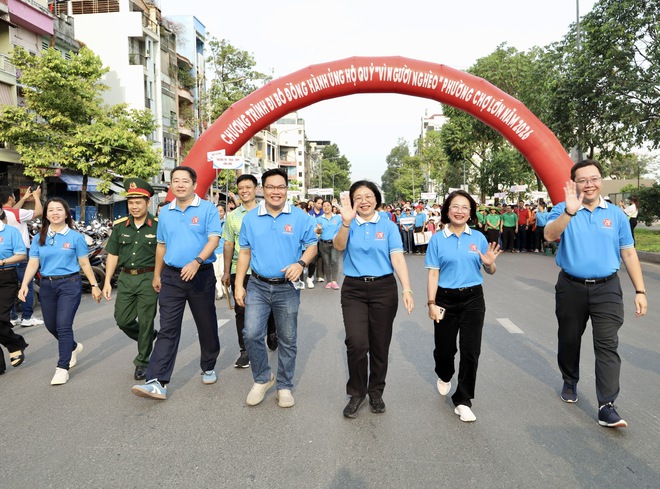 Phường Chợ Lớn ph&aacute;t động Th&aacute;ng C&ocirc;ng nh&acirc;n, tiếp nhận hơn 1,3 tỉ đồng cho Quỹ &ldquo;V&igrave; người ngh&egrave;o&rdquo; - Ảnh 2.