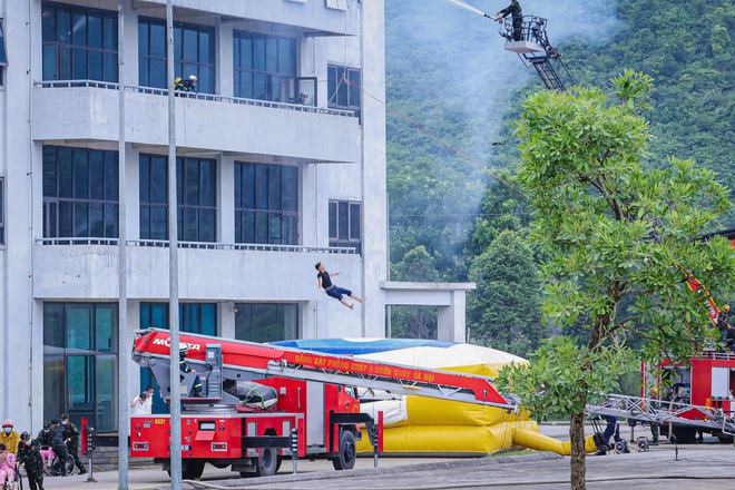 Lần đầu triển khai bệnh viện dã chiến cấp 3 trong diễn tập y tế khẩn cấp - Ảnh 2.