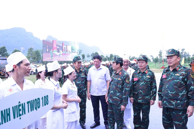 Lần đầu triển khai bệnh viện dã chiến cấp 3 trong diễn tập y tế khẩn cấp - Ảnh 8.