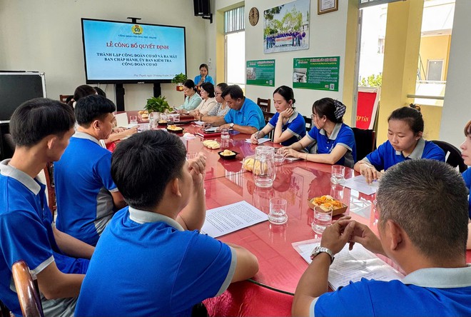 Thêm 3 Công đoàn cơ sở được thành lập tại phường Phú Thạnh - Ảnh 1.