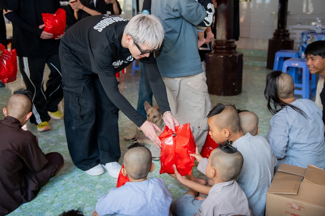 Hành trình Ray Of Hope: B Ray và đồng nghiệp lan tỏa những điều tử tế - Ảnh 8.
