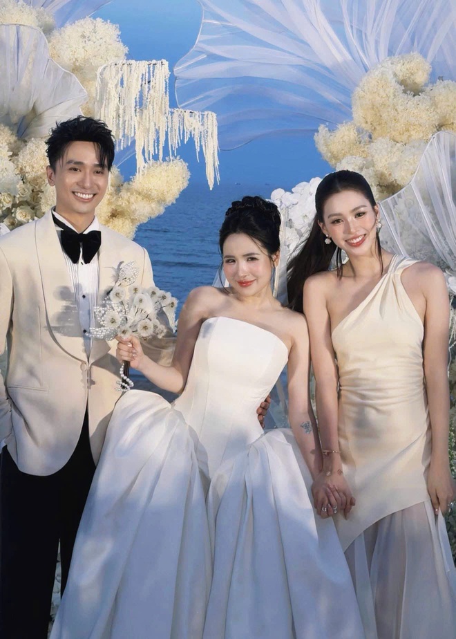 "V&aacute;y cưới" của Erik trong h&ocirc;n lễ "b&agrave; tr&ugrave;m n&ocirc;ng sản" Vi&ecirc;n Vibi g&acirc;y sốt - Ảnh 26.