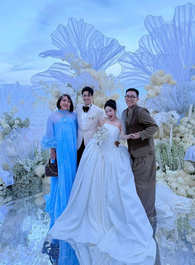 "V&aacute;y cưới" của Erik trong h&ocirc;n lễ "b&agrave; tr&ugrave;m n&ocirc;ng sản" Vi&ecirc;n Vibi g&acirc;y sốt - Ảnh 25.
