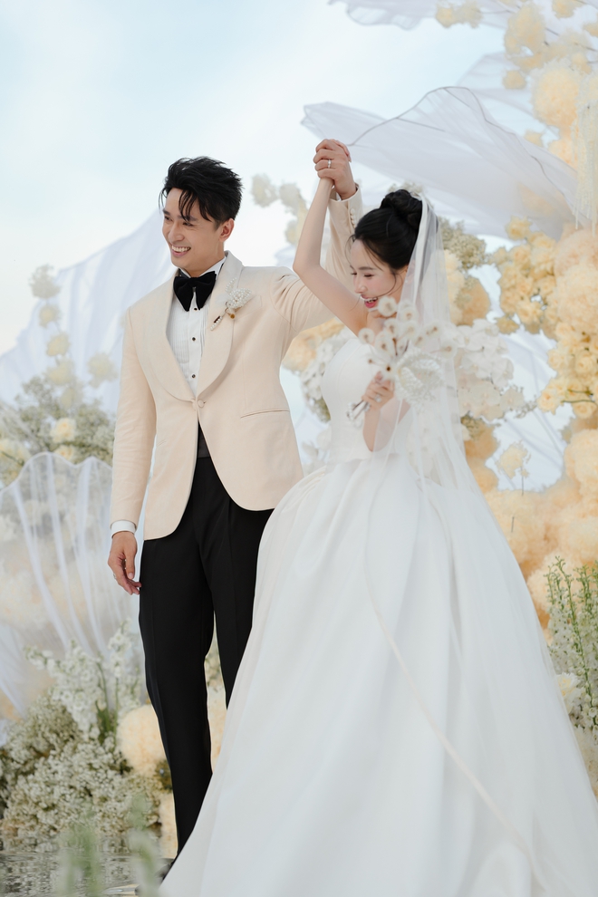 "V&aacute;y cưới" của Erik trong h&ocirc;n lễ "b&agrave; tr&ugrave;m n&ocirc;ng sản" Vi&ecirc;n Vibi g&acirc;y sốt - Ảnh 8.