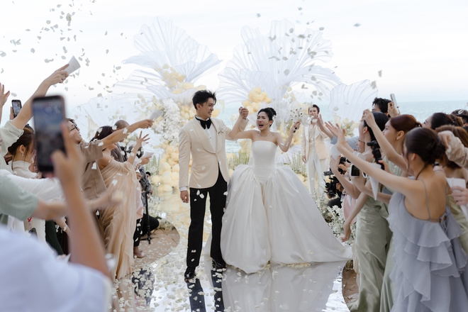 "V&aacute;y cưới" của Erik trong h&ocirc;n lễ "b&agrave; tr&ugrave;m n&ocirc;ng sản" Vi&ecirc;n Vibi g&acirc;y sốt - Ảnh 10.