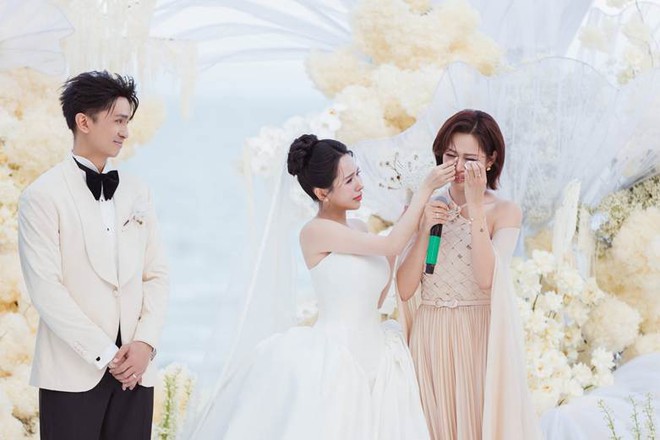 "V&aacute;y cưới" của Erik trong h&ocirc;n lễ "b&agrave; tr&ugrave;m n&ocirc;ng sản" Vi&ecirc;n Vibi g&acirc;y sốt - Ảnh 24.