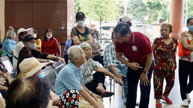 Phường Chợ Lớn ph&aacute;t động chuỗi hoạt động ch&agrave;o mừng 50 năm TPHCM mang t&ecirc;n B&aacute;c - Ảnh 14.