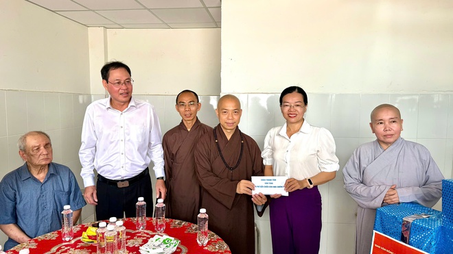 X&atilde; B&igrave;nh Lợi, TPHCM: Ra mắt c&ocirc;ng tr&igrave;nh tuyến đường hoa kiểu mẫu gắn với chuyển đổi số - Ảnh 13.