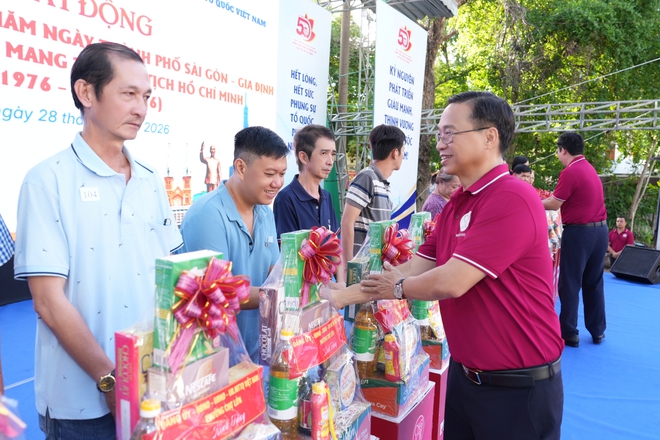 Phường Chợ Lớn ph&aacute;t động chuỗi hoạt động ch&agrave;o mừng 50 năm TPHCM mang t&ecirc;n B&aacute;c - Ảnh 8.