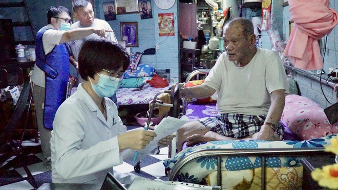 Phường Chợ Lớn ph&aacute;t động chuỗi hoạt động ch&agrave;o mừng 50 năm TPHCM mang t&ecirc;n B&aacute;c - Ảnh 17.