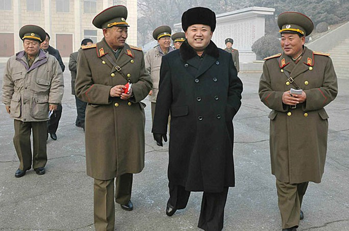 Nhà lãnh đạo Kim Jong-un tới thăm Bộ chỉ huy Đơn vị phối hợp 526. Ảnh: EPA