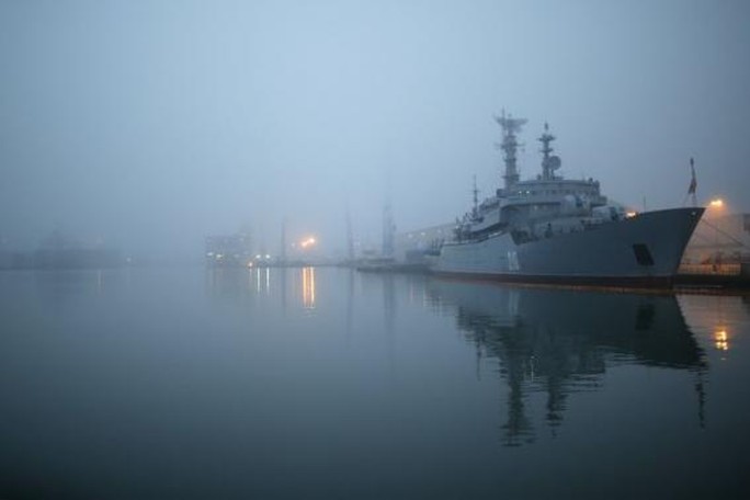 Tàu khu trục hải quân Nga Smolny đậu tại xưởng đóng tàu ở Saint-Nazaire, miền Tây nước Pháp ngày 25-11-2014. Ảnh: Reuters