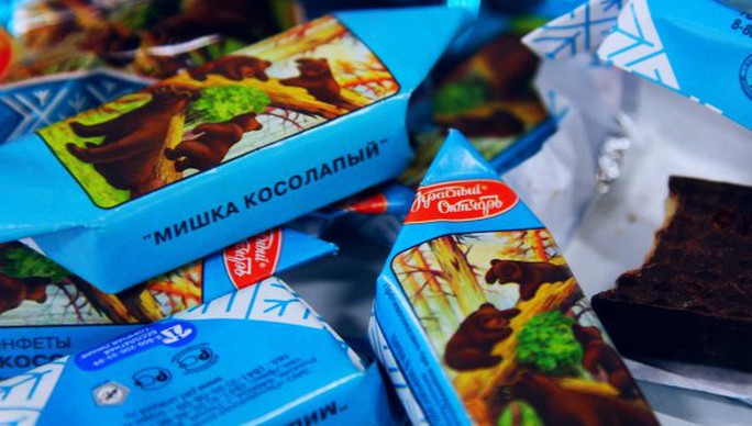 Cơ quan bảo vệ quyền của người tiêu dùng ở Ukraine hôm 3-4 đã rút các sản phẩm mứt kẹo, pho-mát và cá do nga sản xuất, khỏi các chuỗi cửa hàng bán lẻ.