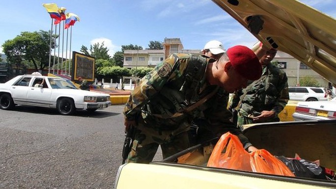 Binh sĩ Venezuela triển khai dọc biên giới. Ảnh: BBC