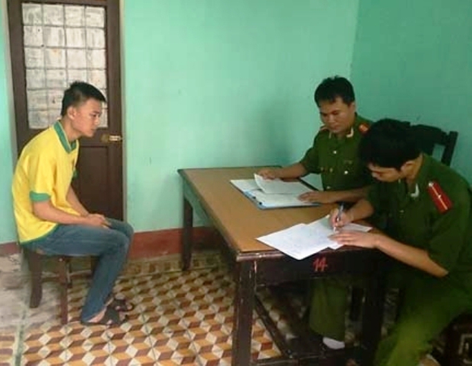 Cơ quan CSĐT Công an tỉnh Thanh Hóa tống đạt quyết định khởi tố vụ án, khởi tố bị can, bắt tạm giam 2 tháng đối với Trần Quang Độ
