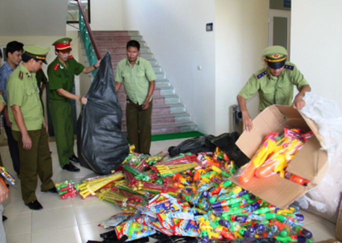 Số đồ chơi bạo lực xuất xứ Trung Quốc được lực lượng liên ngành Thanh Hóa bắt giữ
