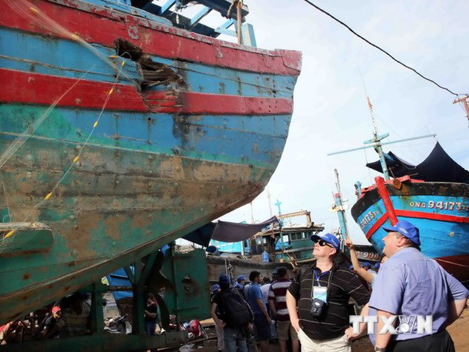 Tàu cá ĐNa 90152 bị tàu Trung Quốc tấn công đâm chìm trên vùng biển Việt Nam. Ảnh: Trần Lê Lâm/TTXVN