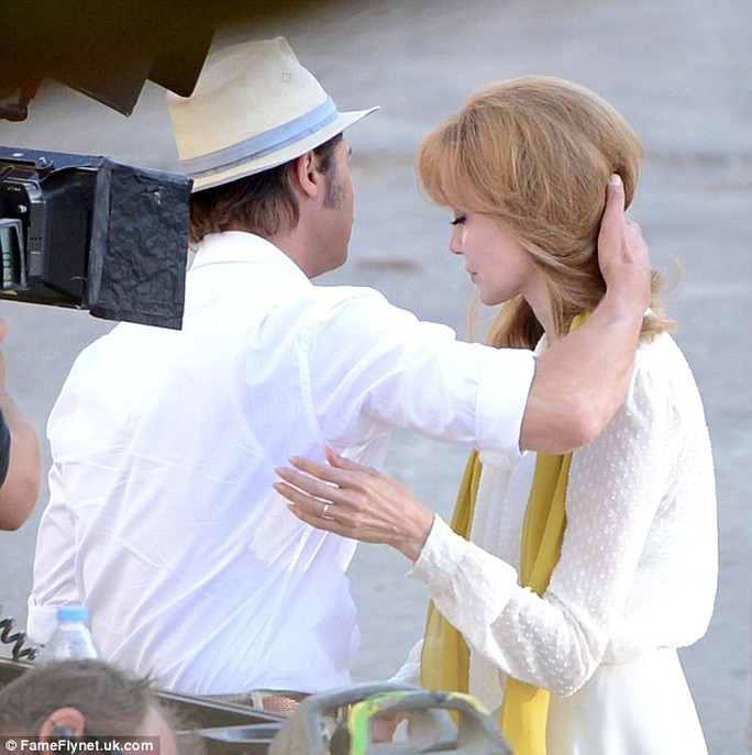 Angelina Jolie và Brad Pitt đẹp đôi trên trường quay