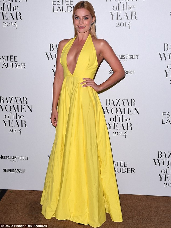 Margot Robbie và Rosie Huntington-Whiteley cạnh tranh độ quyến rũ