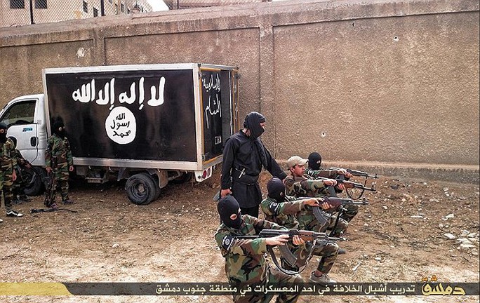 Ngôi trường đào tạo khủng bố dường như mới được IS mở gần thủ đô Damascus. Ảnh: Daily Mail