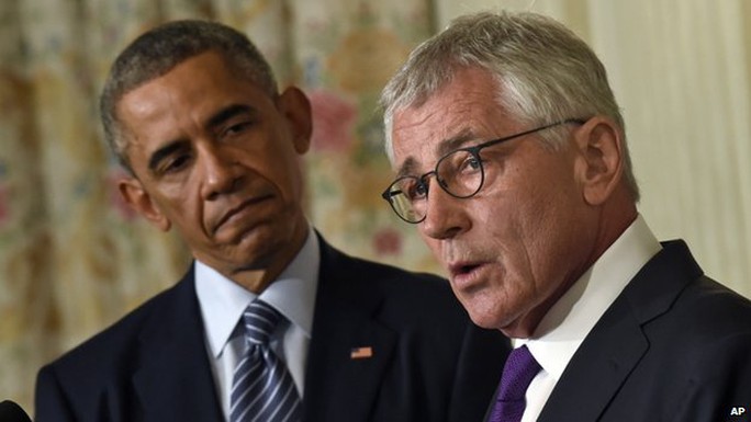 Ông Chuck Hagel (phải) đã là Bộ trưởng quốc phòng của ông Obama trong 2 năm qua.