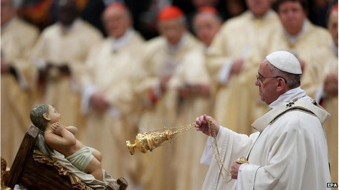 Giáo hoàng chủ trì buổi lễ Giáng sinh. Ảnh: EPA