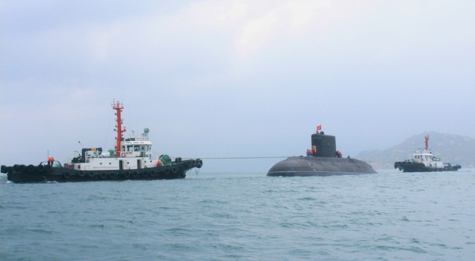Tàu ngầm Kilo 636 TP HCM lần đầu sánh đôi cùng Tàu ngầm Hà Nội